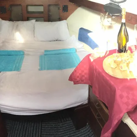 Botel Barca Su Ortigia *